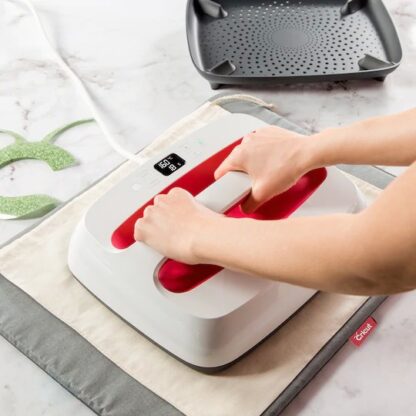 Cricut EasyPress 2 Raspberry - (12" x 10" UK Plug) - Image 2